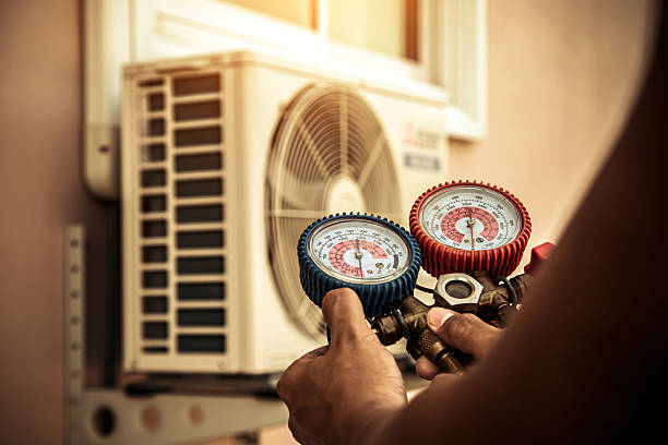 Professional Hvac technician working in Newton, IA